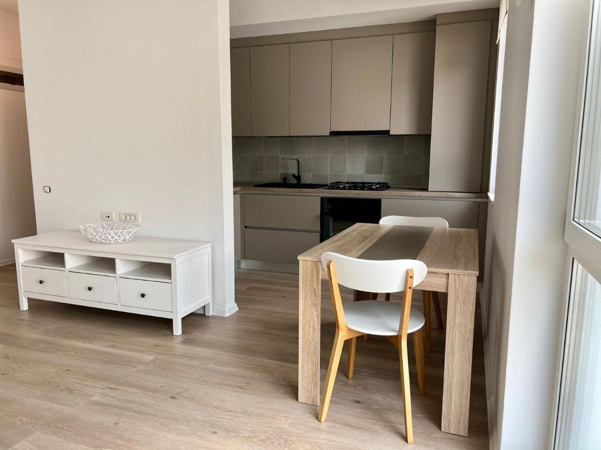 Appartamento Apartament Timisoara La Liziera Padurii Esterno foto